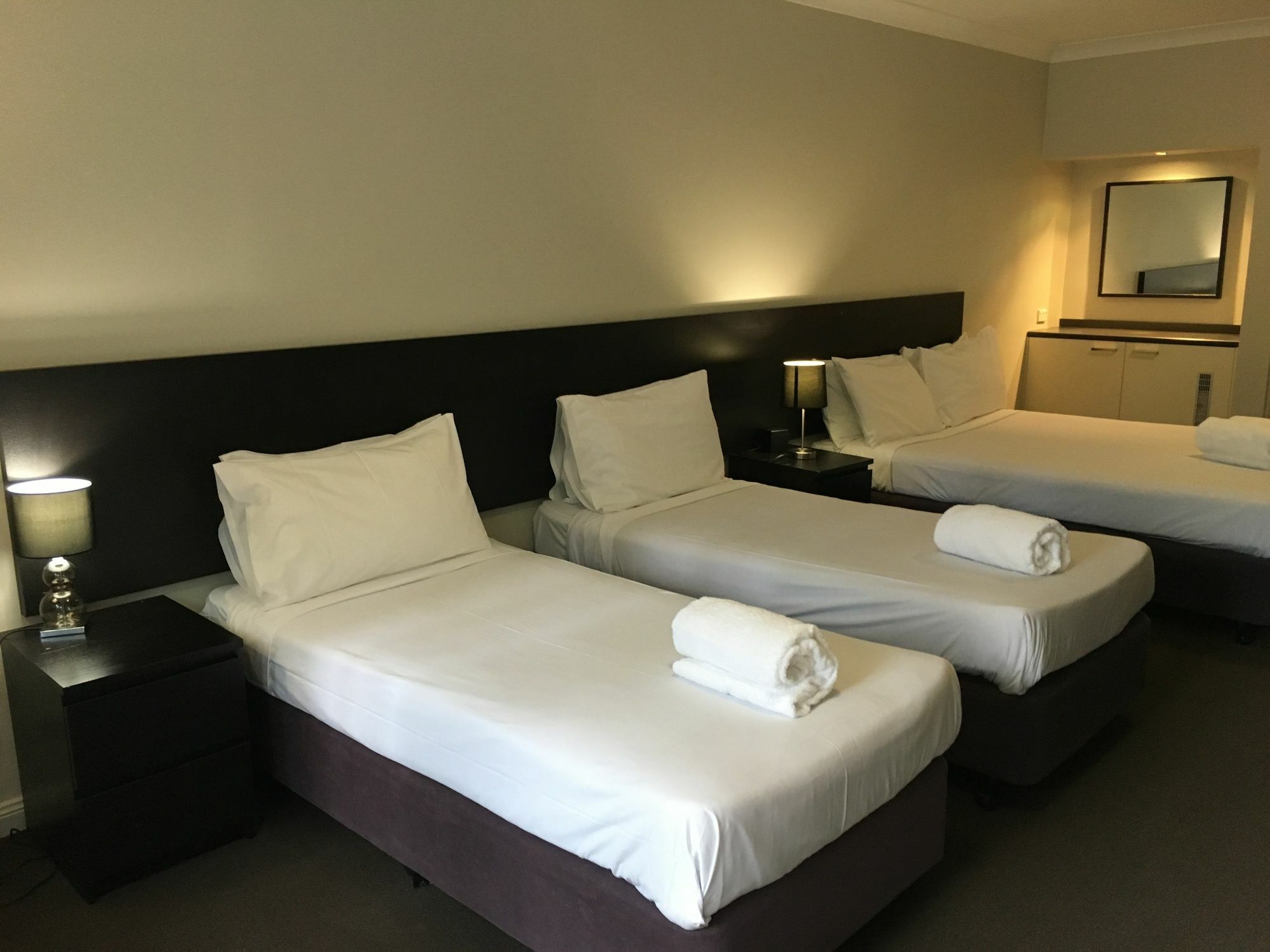 Checkers Resort Terrey Hills Buitenkant foto