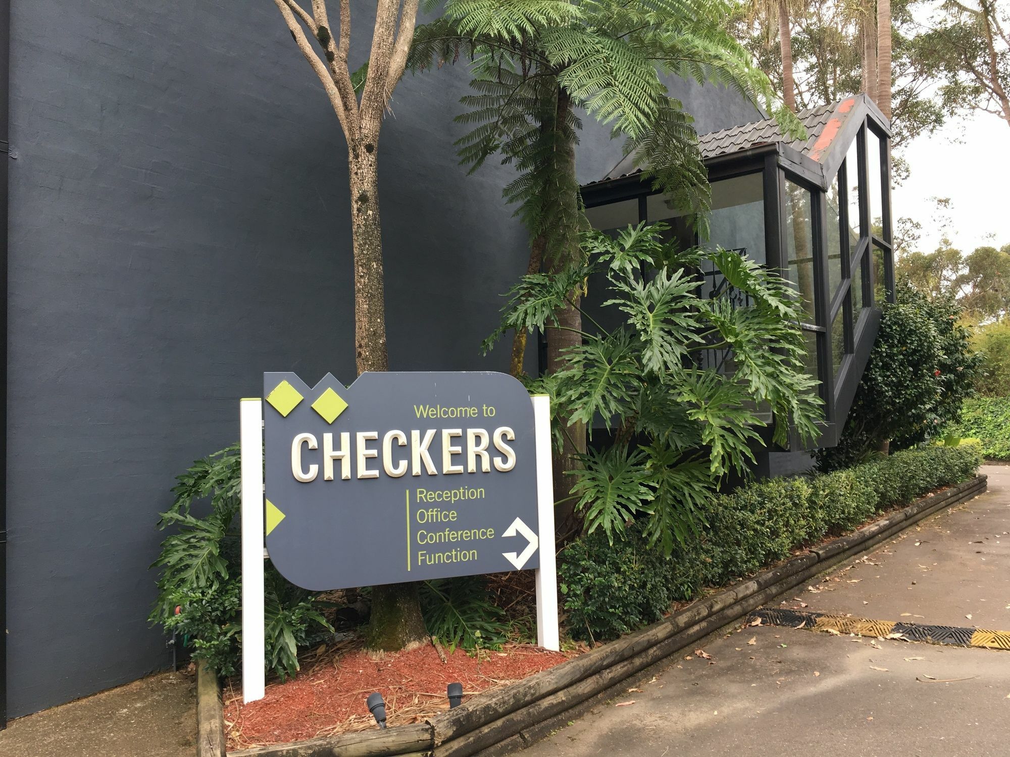 Checkers Resort Terrey Hills Buitenkant foto